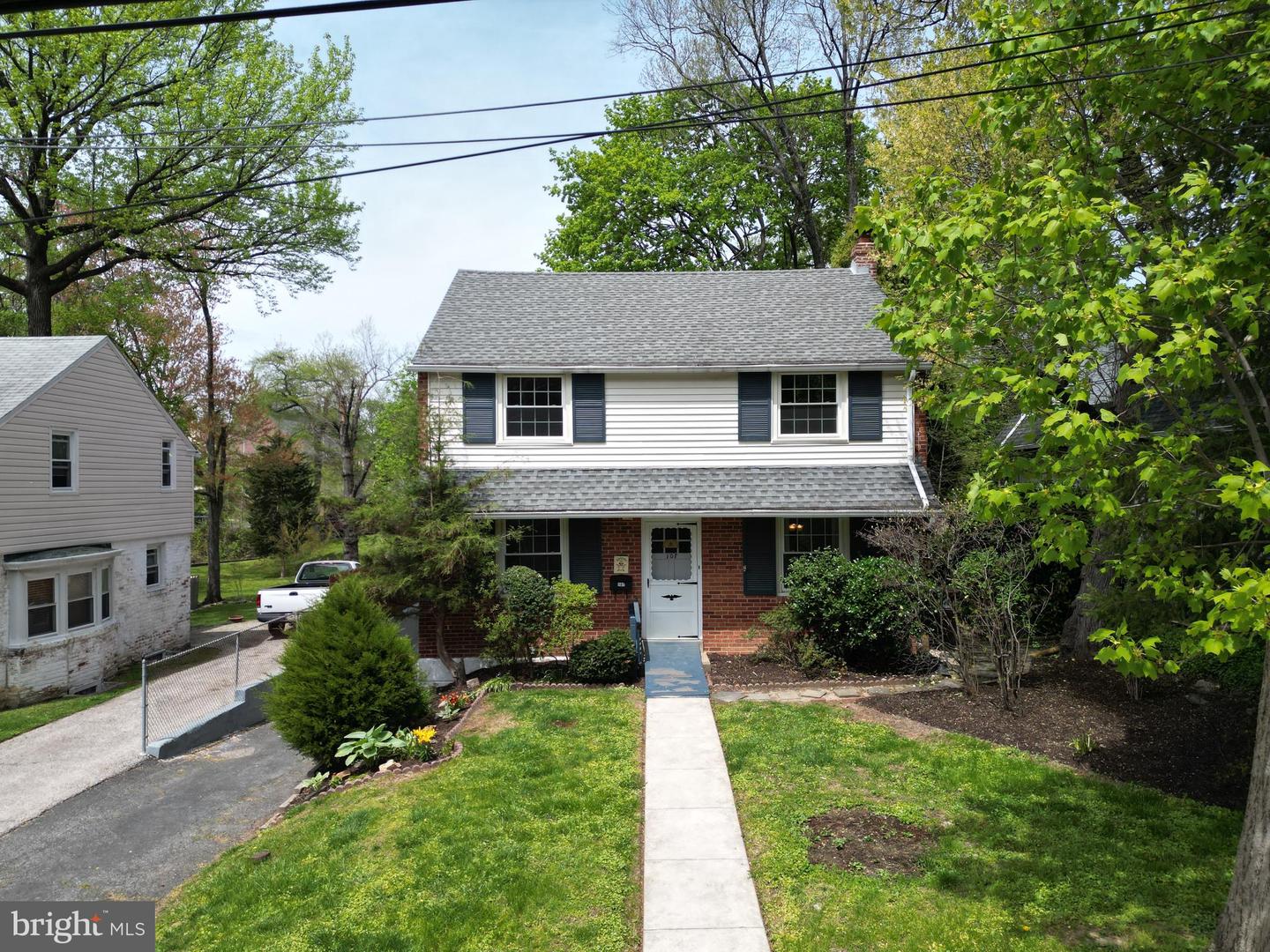107 W Greenwood Ave Property Photo