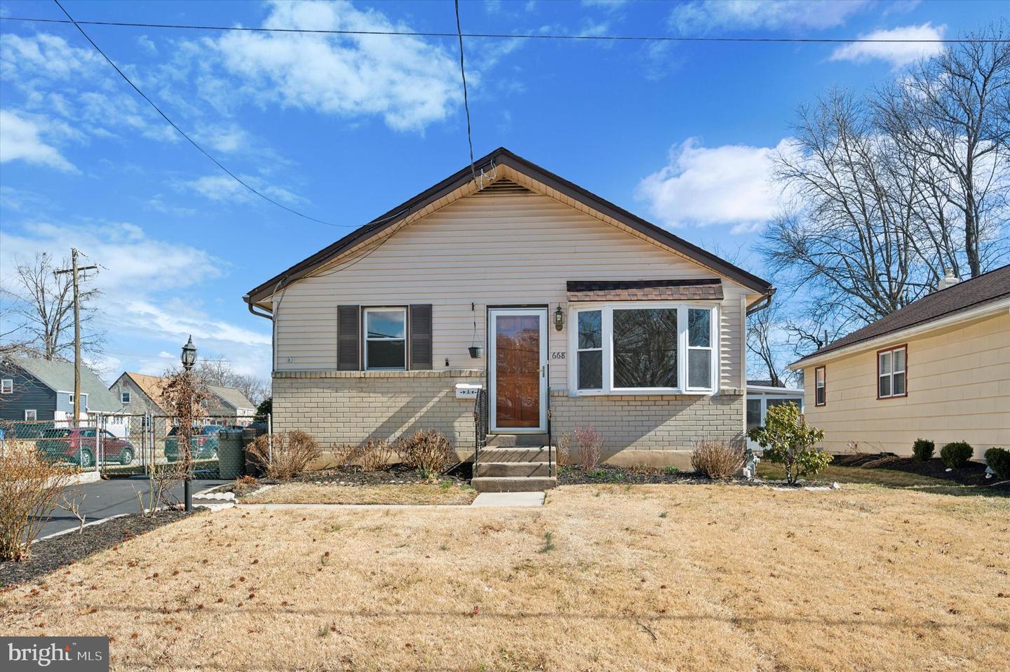 668 Hutchinson Ter Property Photo
