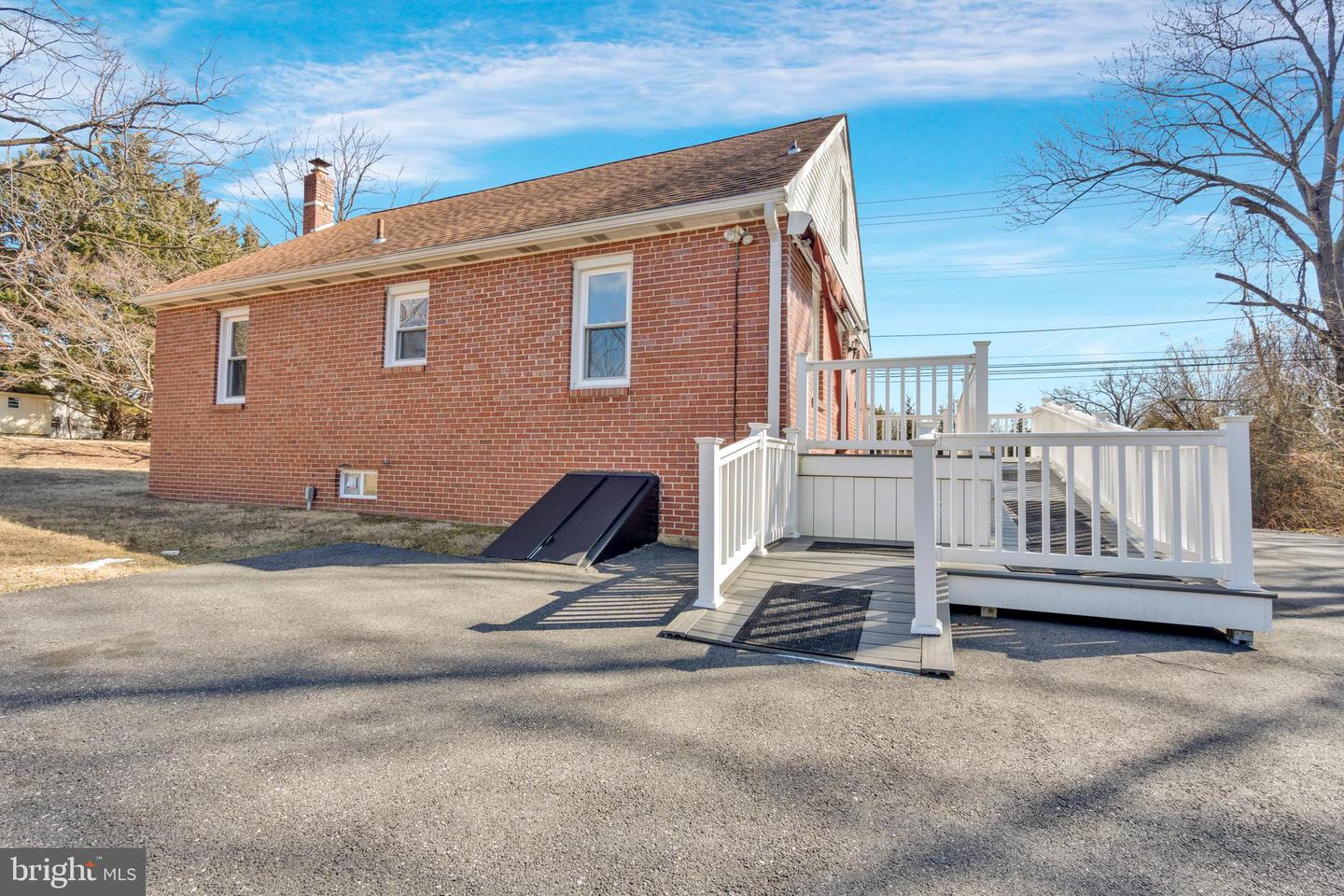 3175 Foulk Rd Property Photo 5