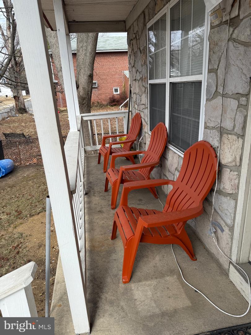 150 Youngs Ave Property Photo
