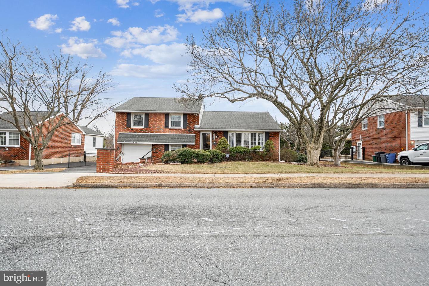 605 Cambridge Rd Property Photo