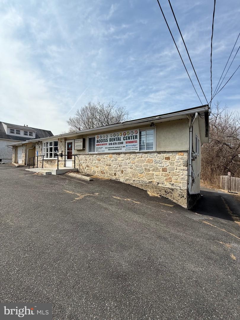 130 E Brookhaven Rd Property Photo