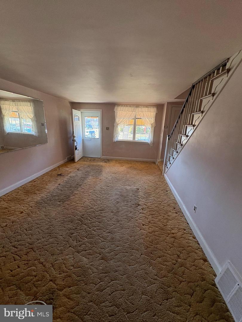 1135 Hollywood Ave Property Photo