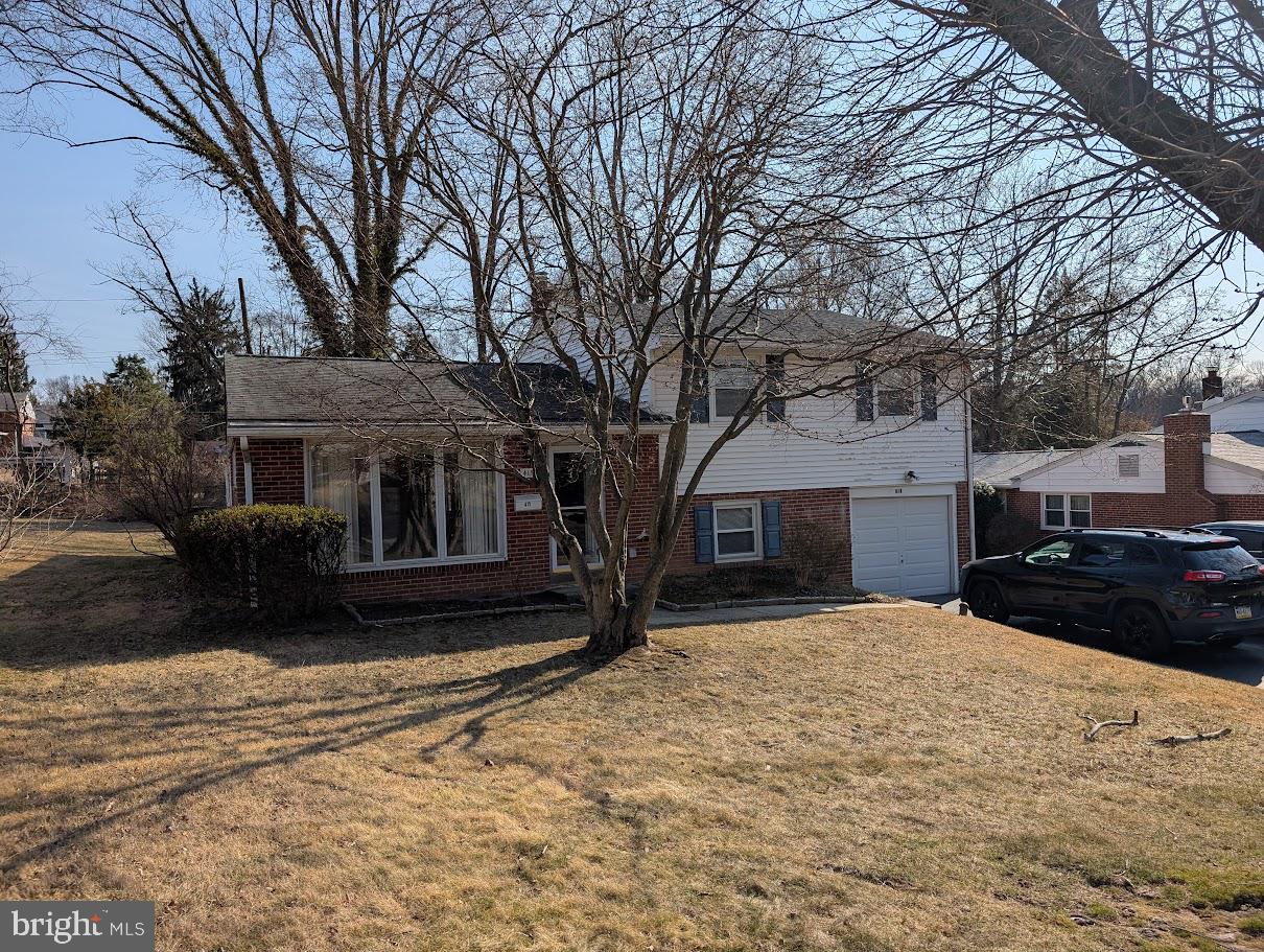 415 Village Ln Property Photo