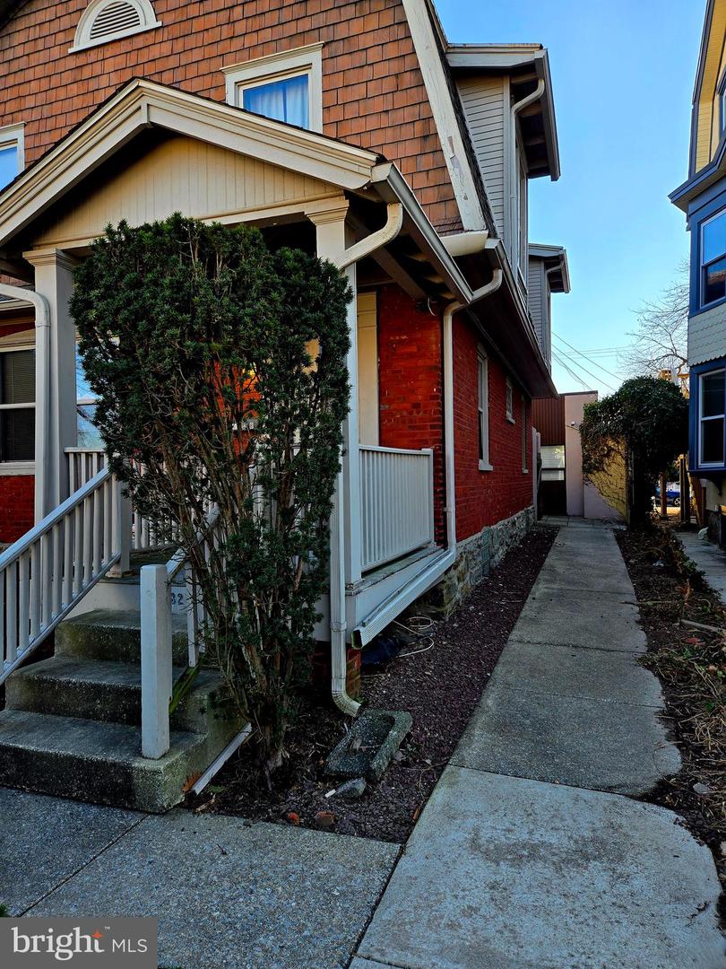 326 W Front St Property Photo 2