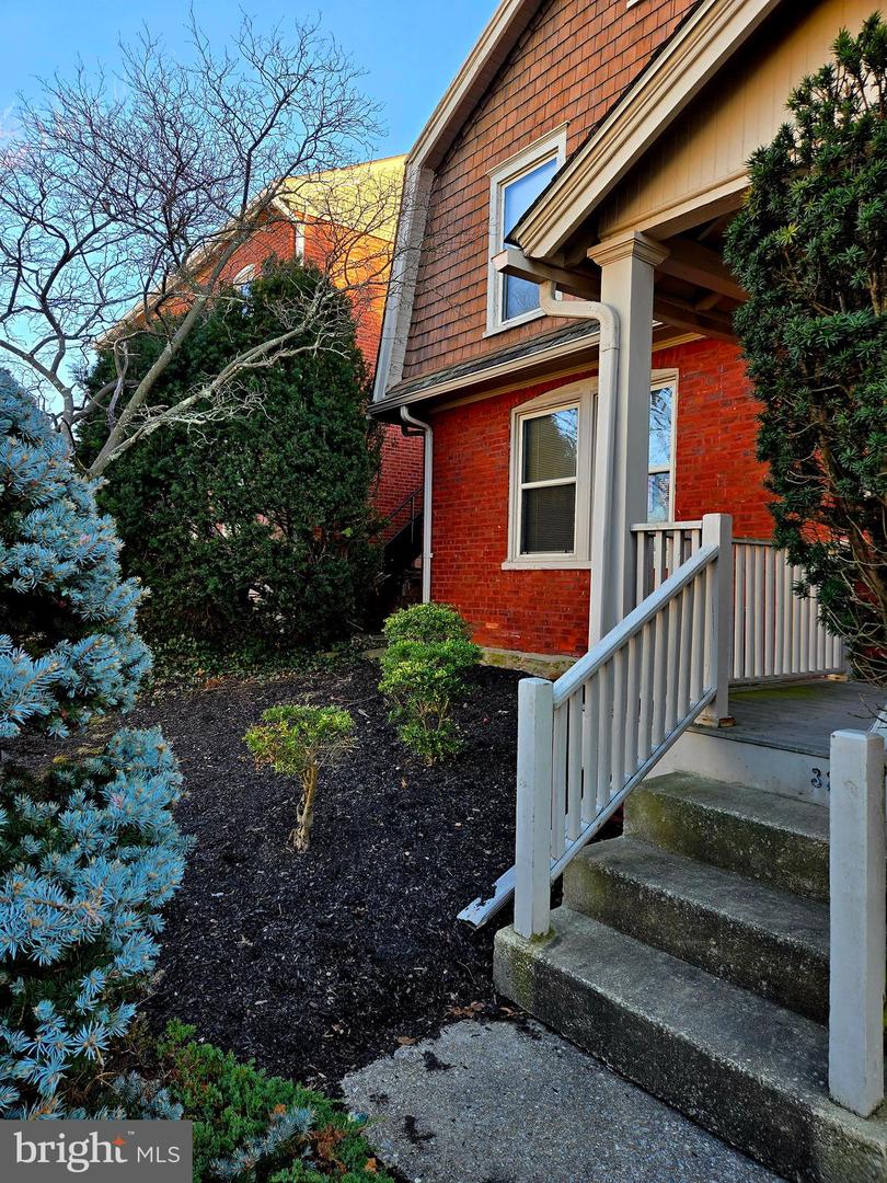 326 W Front St Property Photo 3