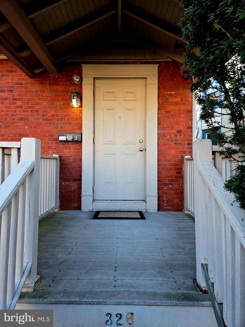 326 W Front St Property Photo 4