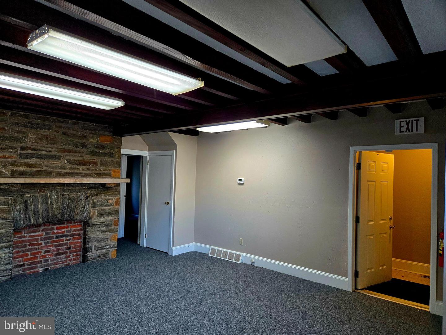 326 W Front St Property Photo 7