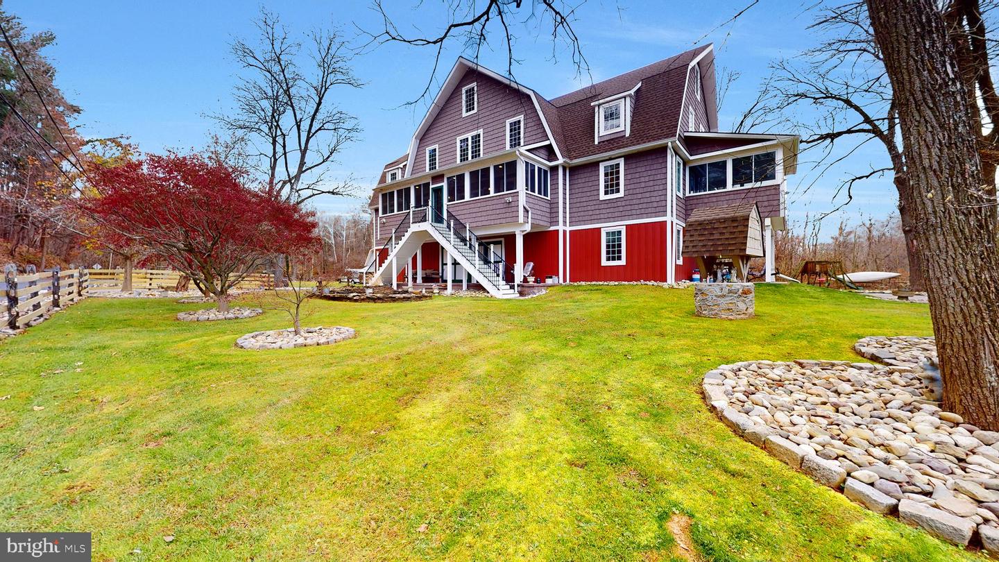 901 Crum Creek Property Photo 2