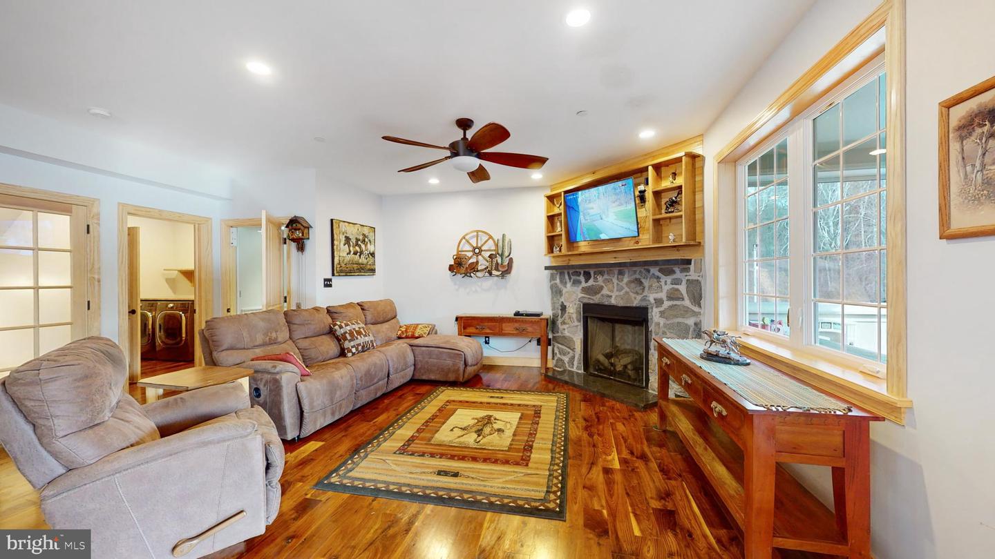 901 Crum Creek Property Photo 10