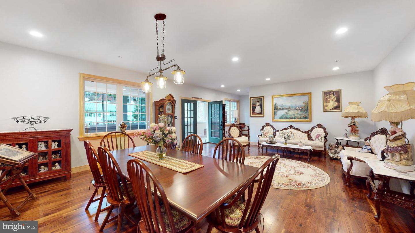 901 Crum Creek Property Photo 14