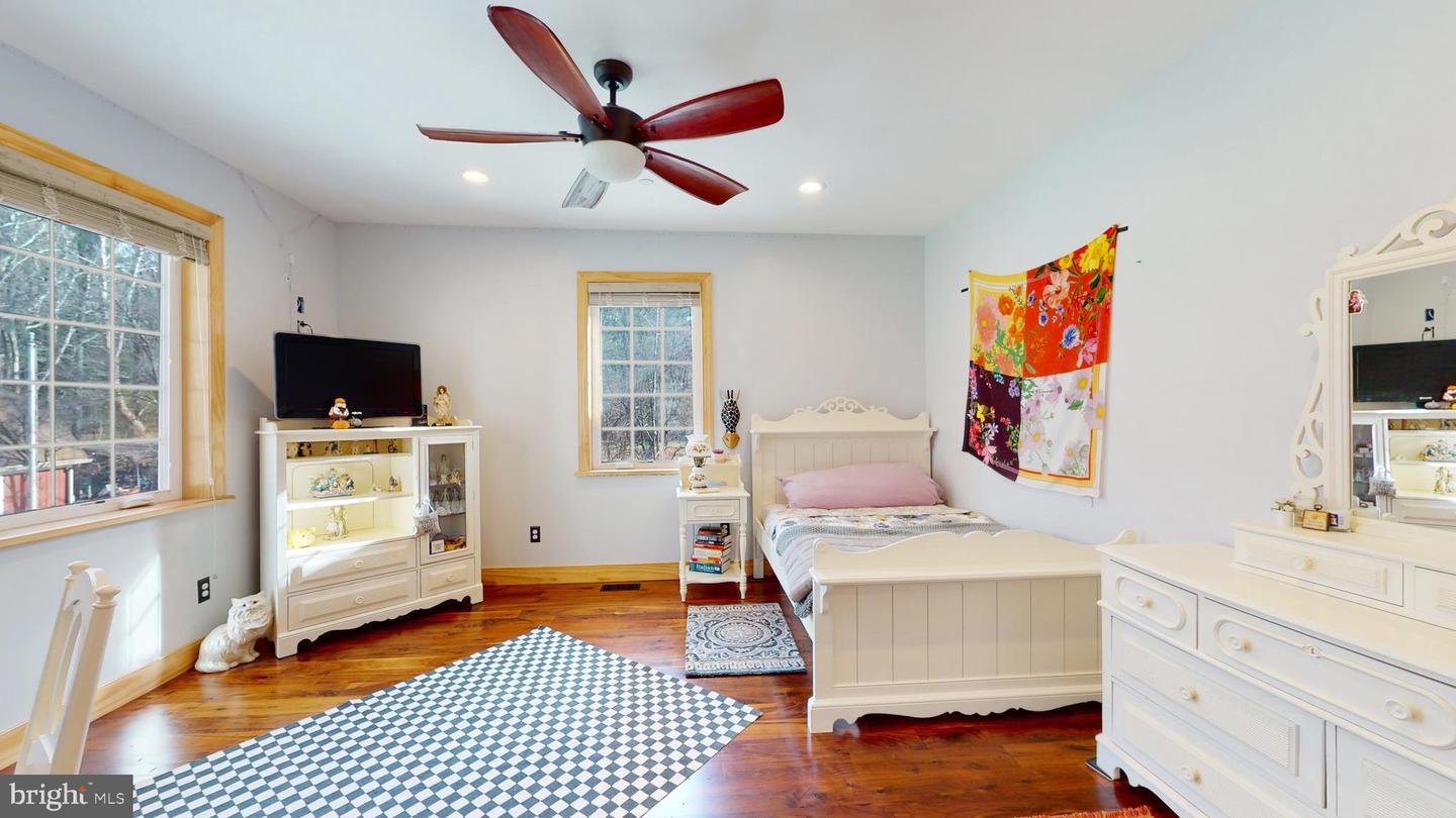 901 Crum Creek Property Photo 24