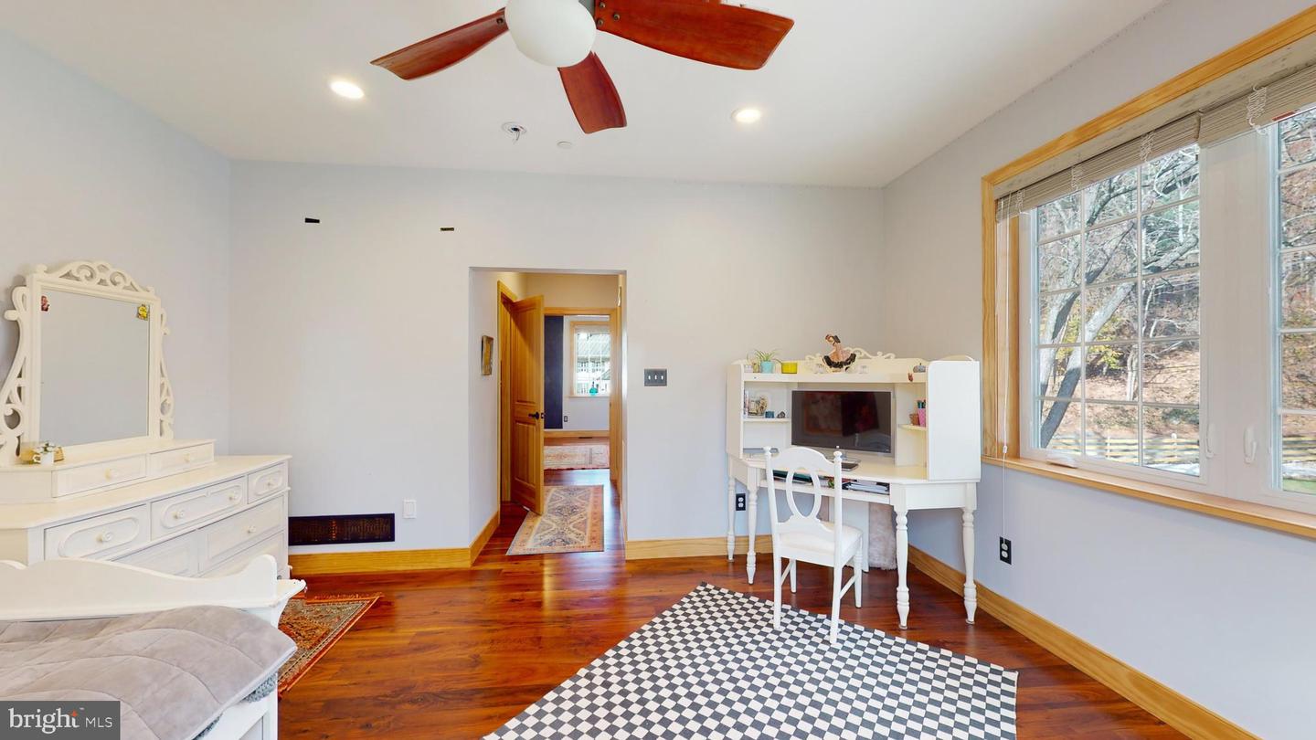 901 Crum Creek Property Photo 26