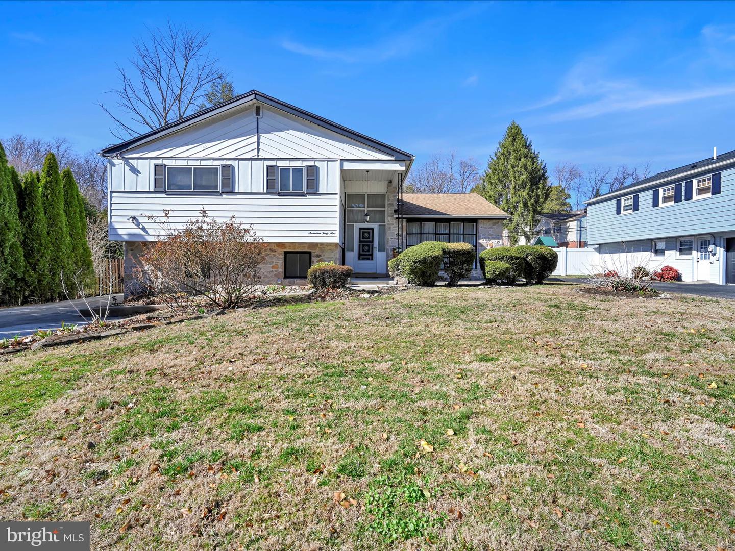 1749 Lawrence Rd Property Photo