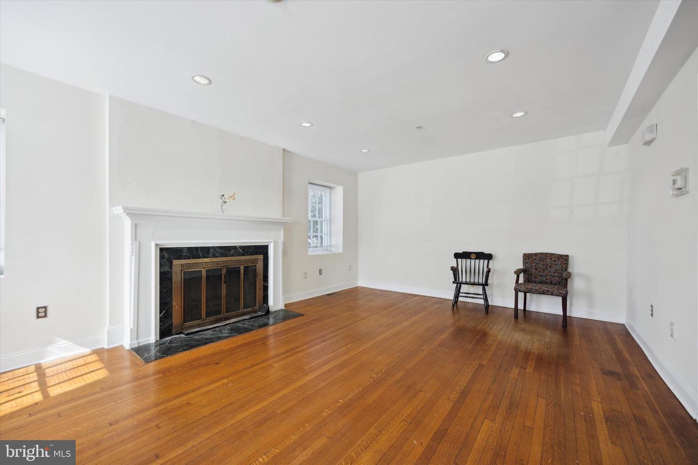 400 E 21st St Property Photo 10