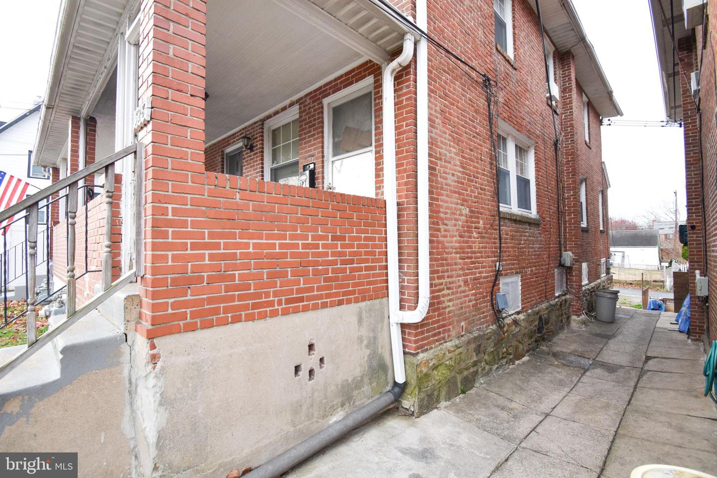 328 Clifton Ave Property Photo 4