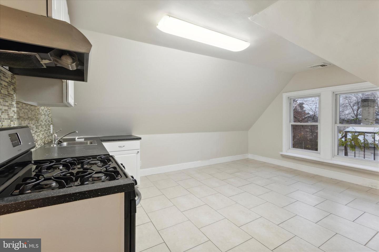 315 N Swarthmore Ave Property Photo 12