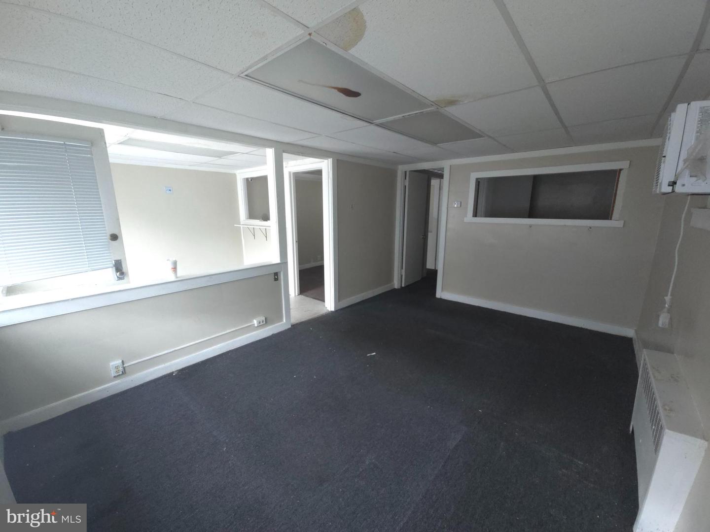 210 Long Ln Property Photo 2