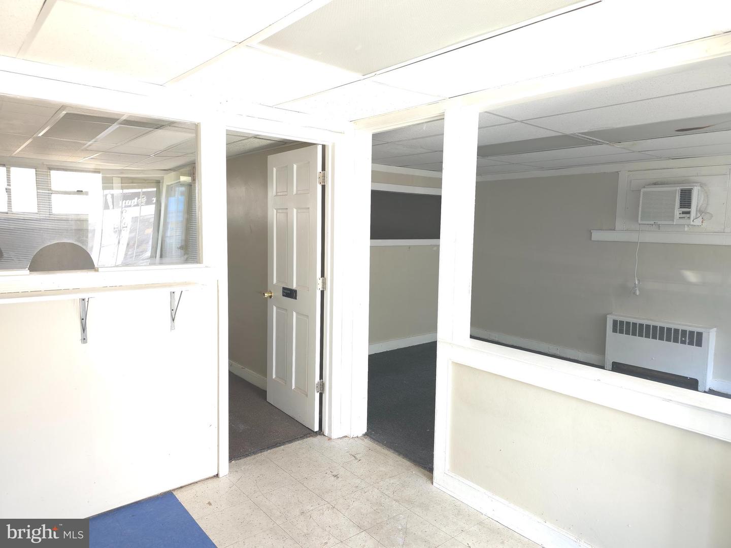 210 Long Ln Property Photo 4