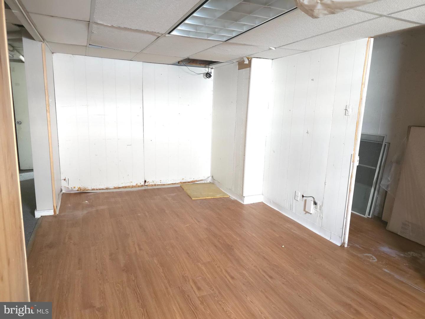210 Long Ln Property Photo 7
