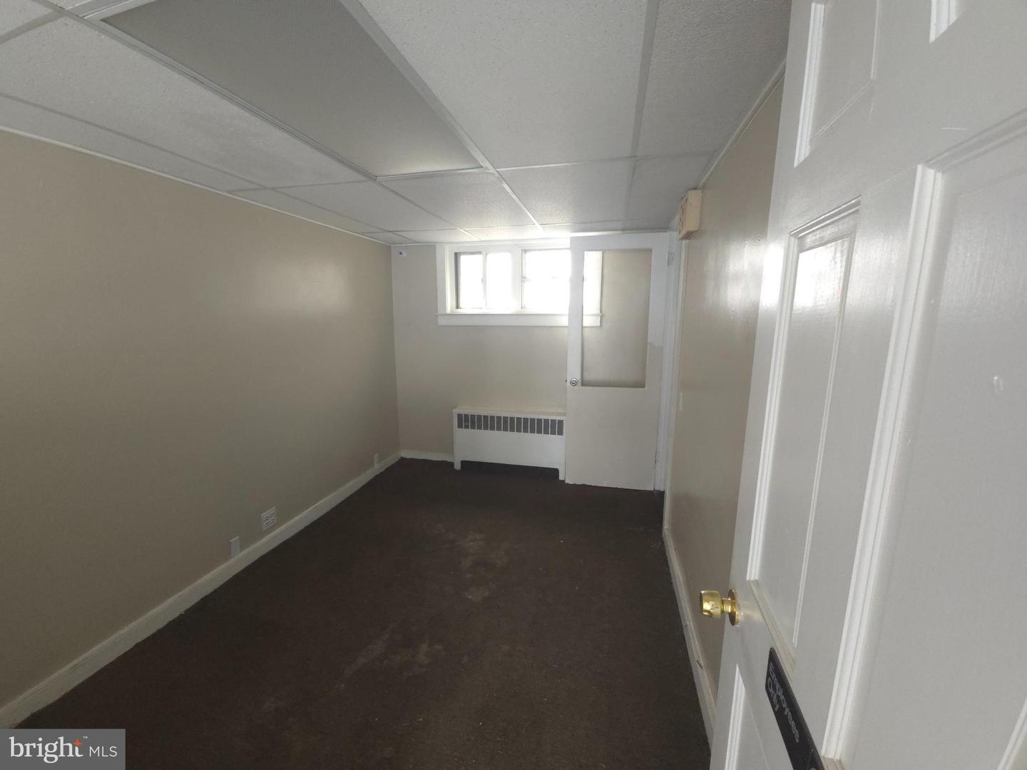 210 Long Ln Property Photo 8