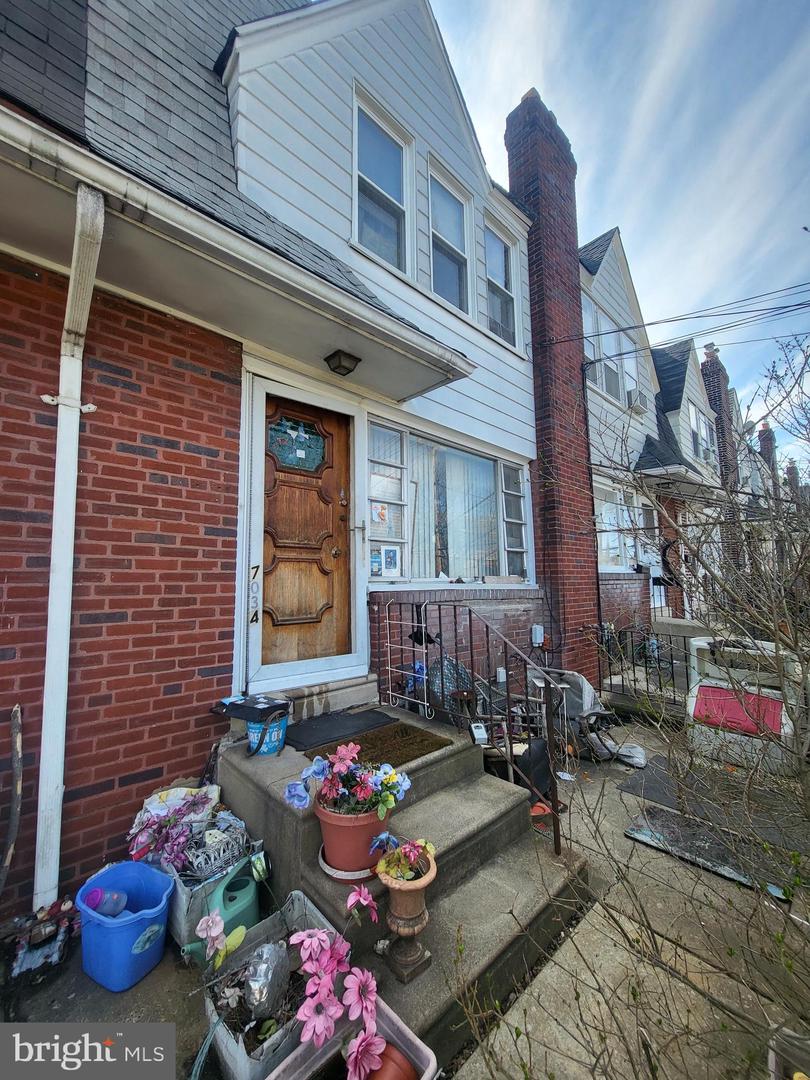 7034 Ruskin Ln Property Photo