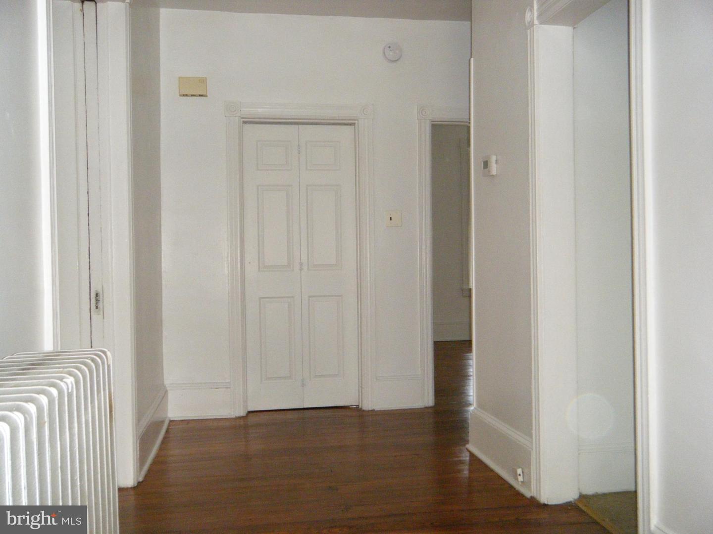 19 W Stewart Ave Property Photo 5