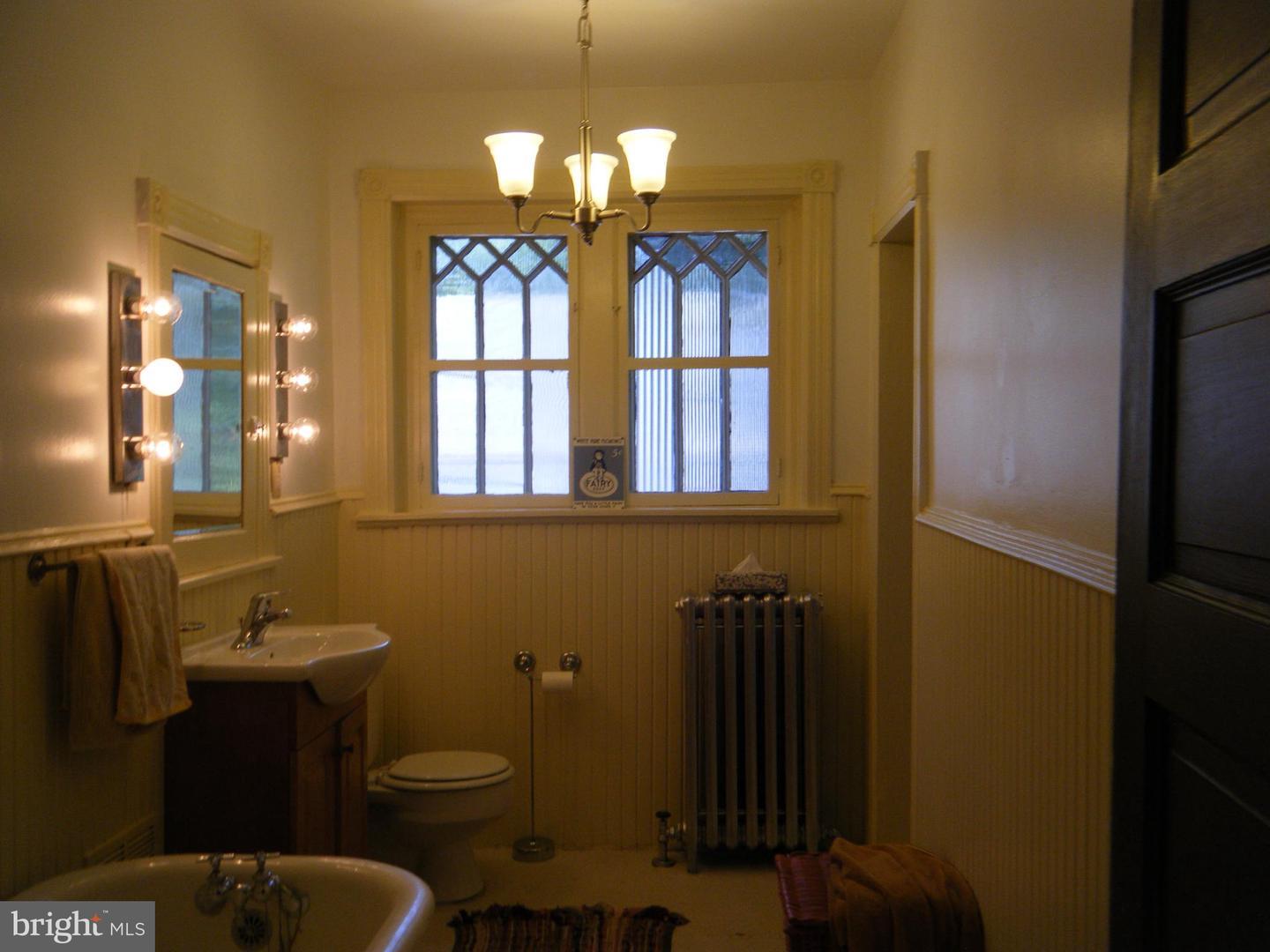 19 W Stewart Ave Property Photo 11