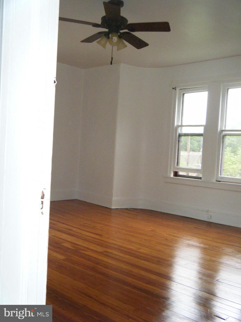 19 W Stewart Ave Property Photo 12