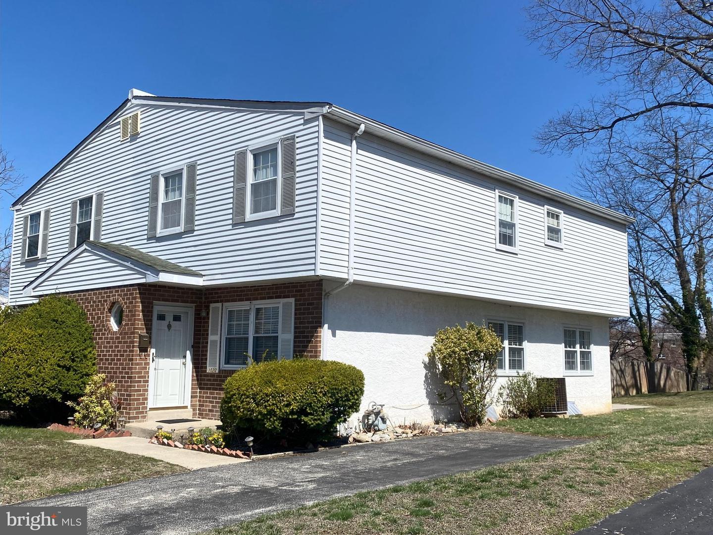 1023 Meeth St Property Photo 1
