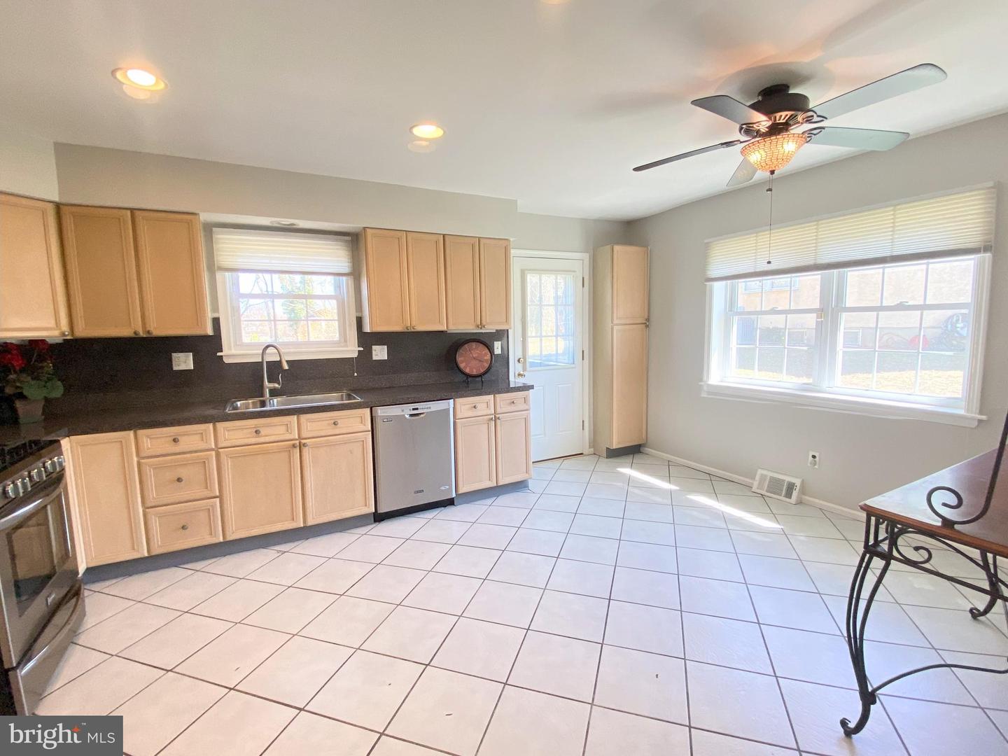 1023 Meeth St Property Photo 8