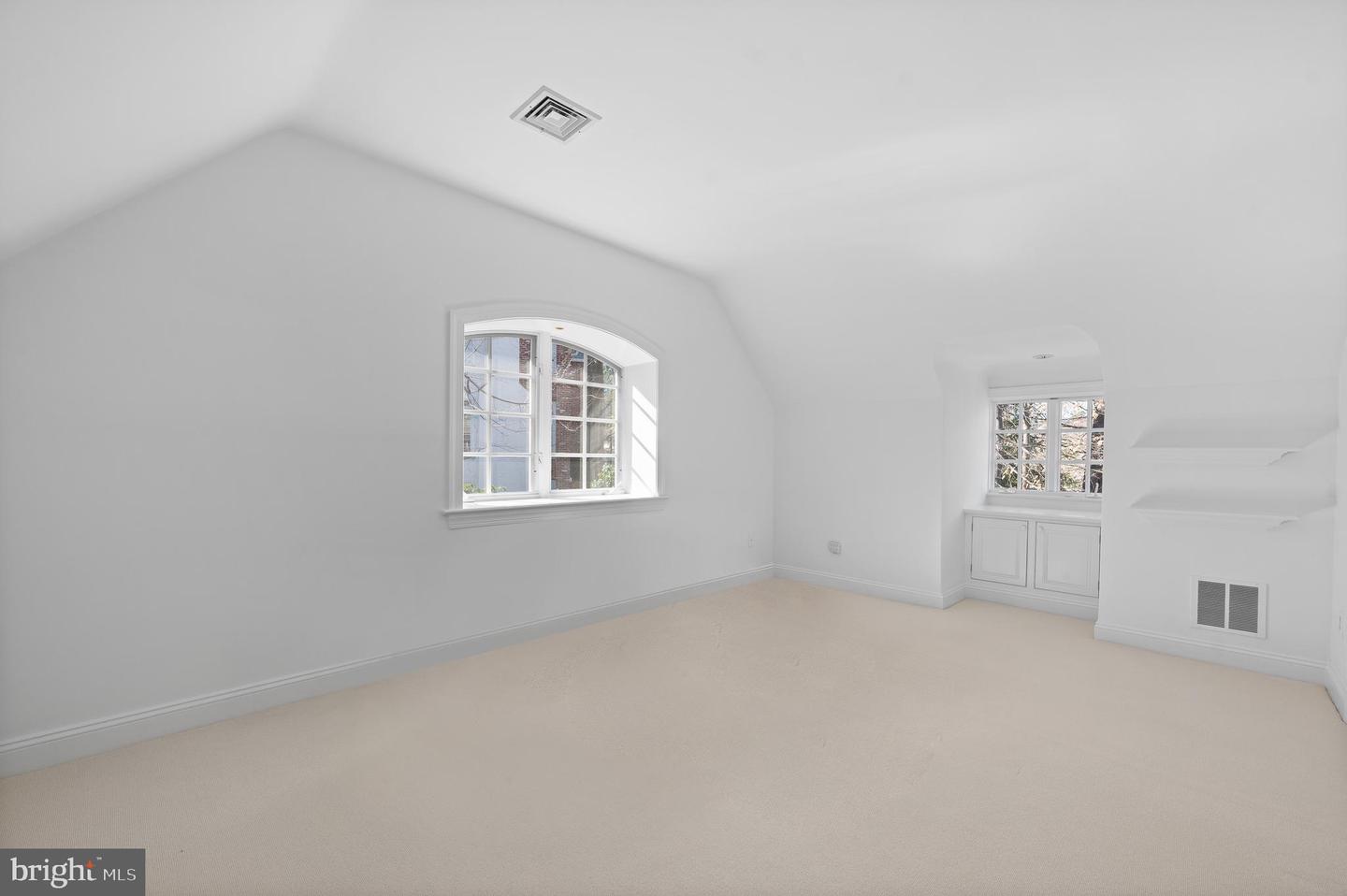 599 Longchamps Dr Property Photo 30