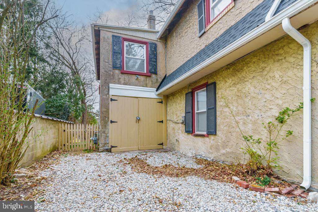 2424 Delchester Rd Property Photo 3