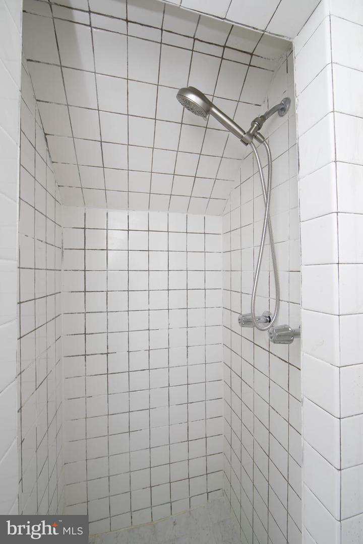 7000 Penarth Ave Property Photo 42