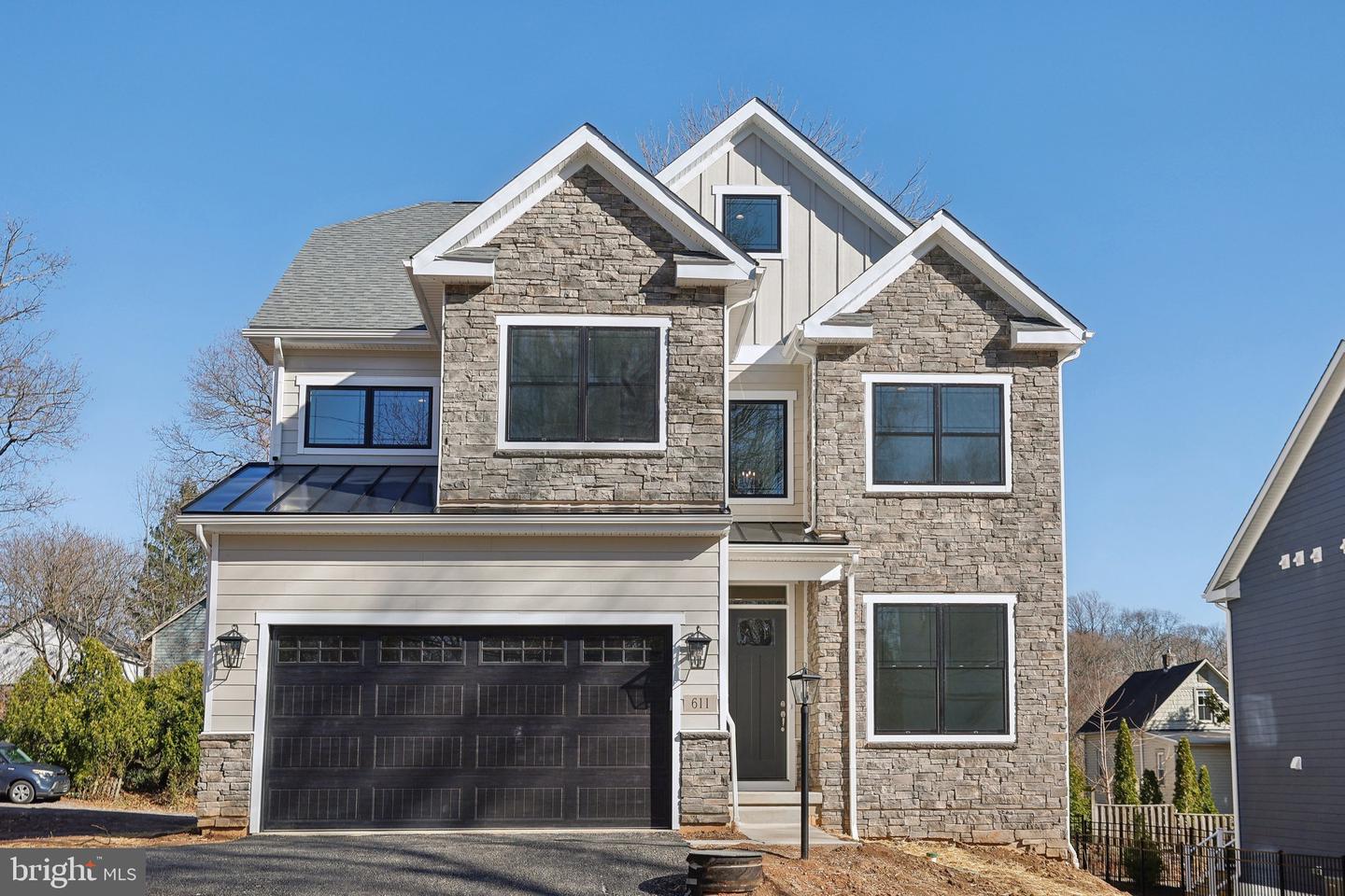 605 S Orange Street Property Photo 1