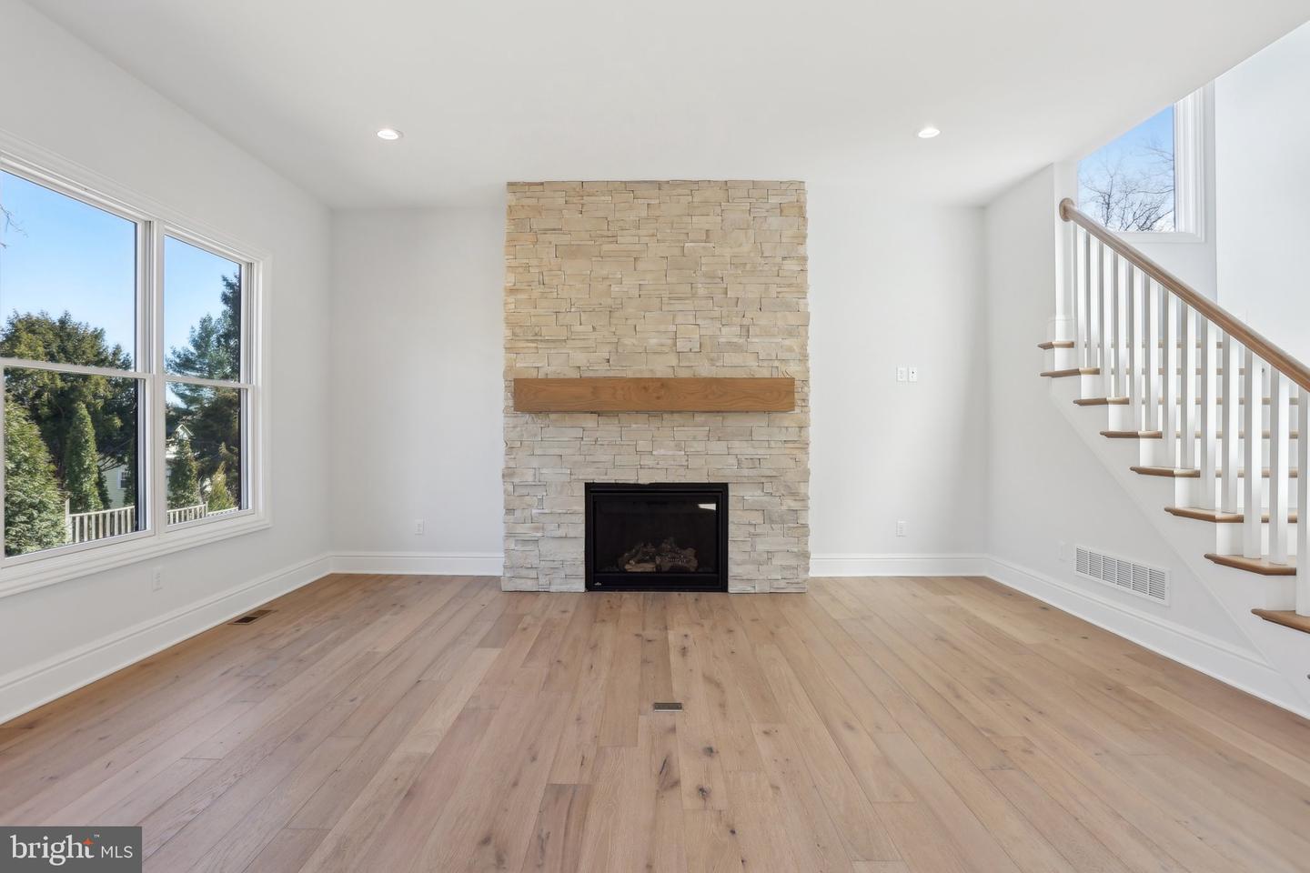 605 S Orange Street Property Photo 3