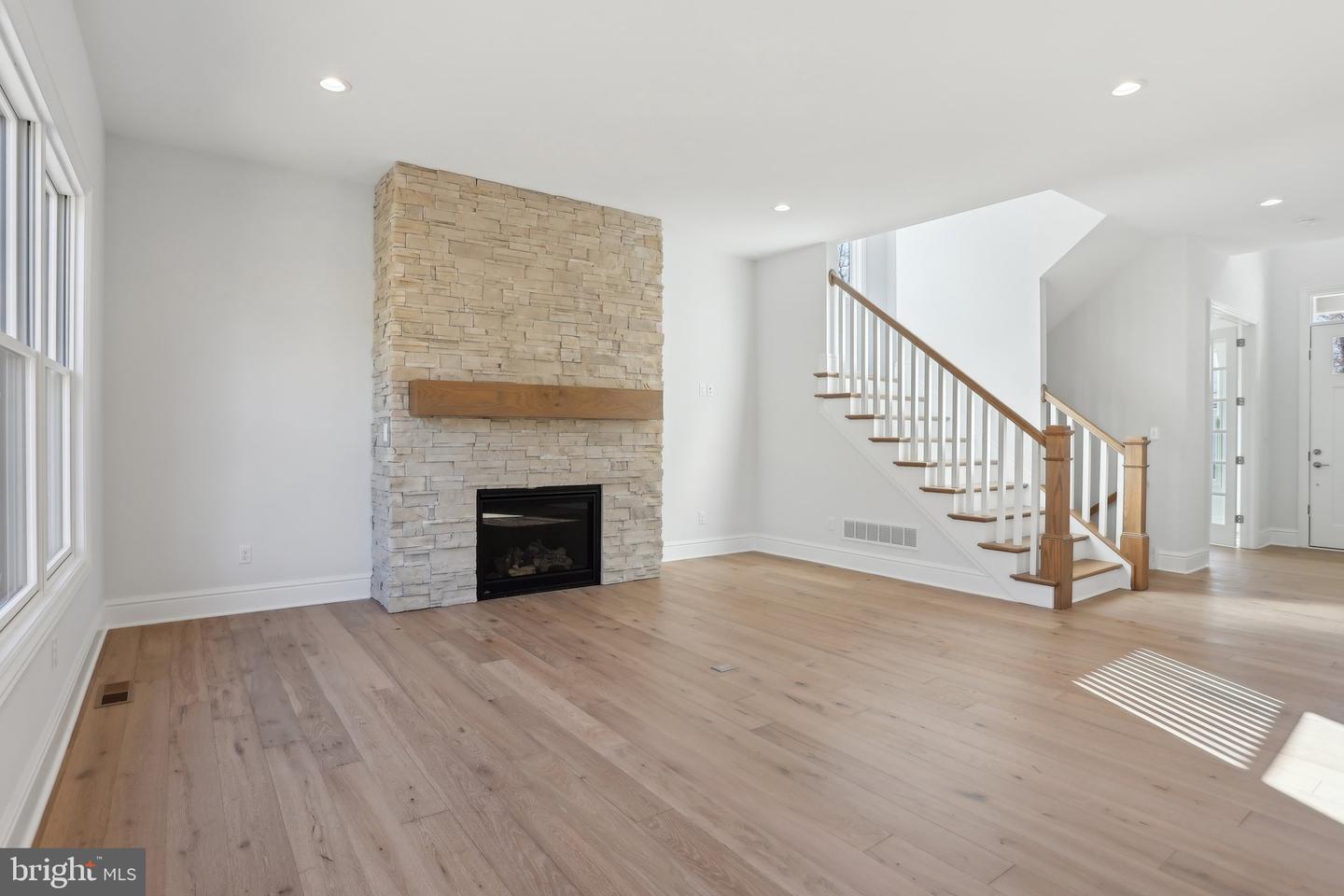 605 S Orange Street Property Photo 4