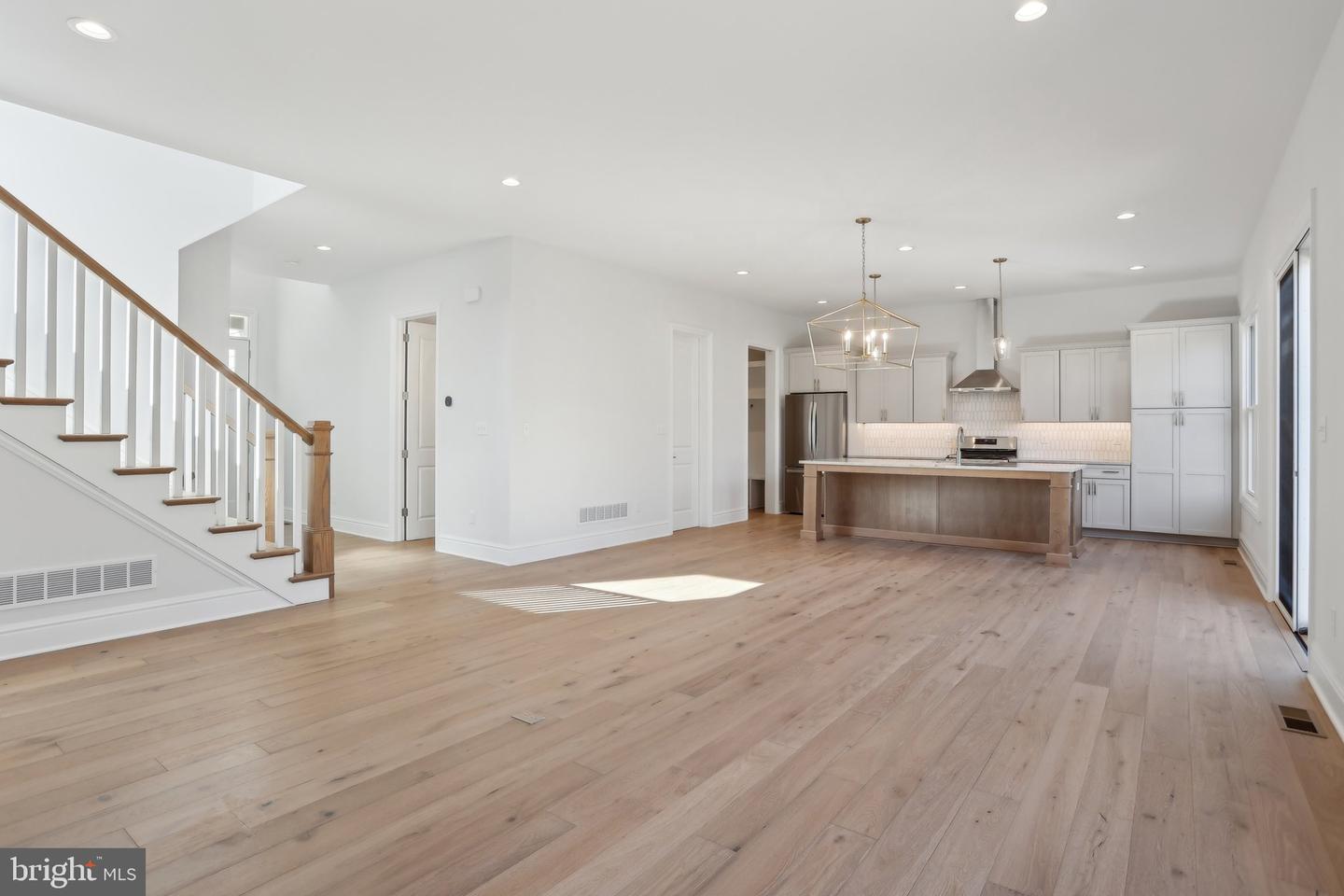 605 S Orange Street Property Photo 5