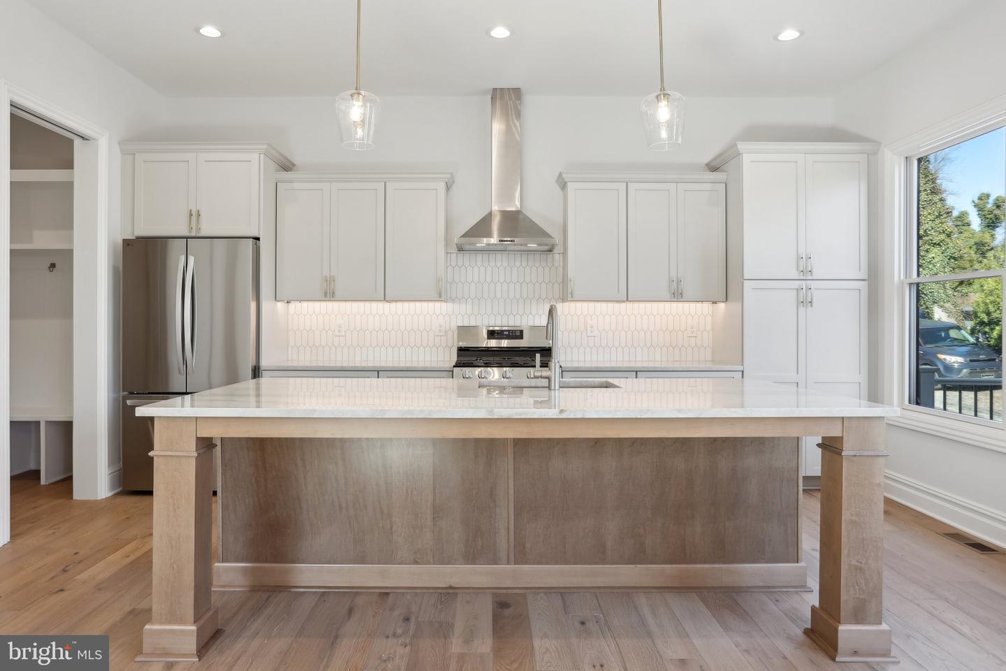 605 S Orange Street Property Photo 9