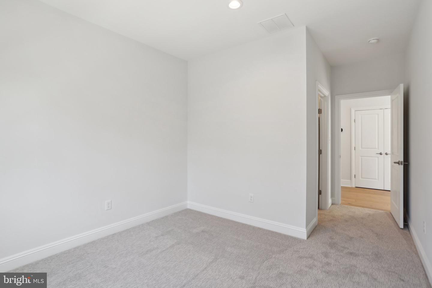 605 S Orange Street Property Photo 25