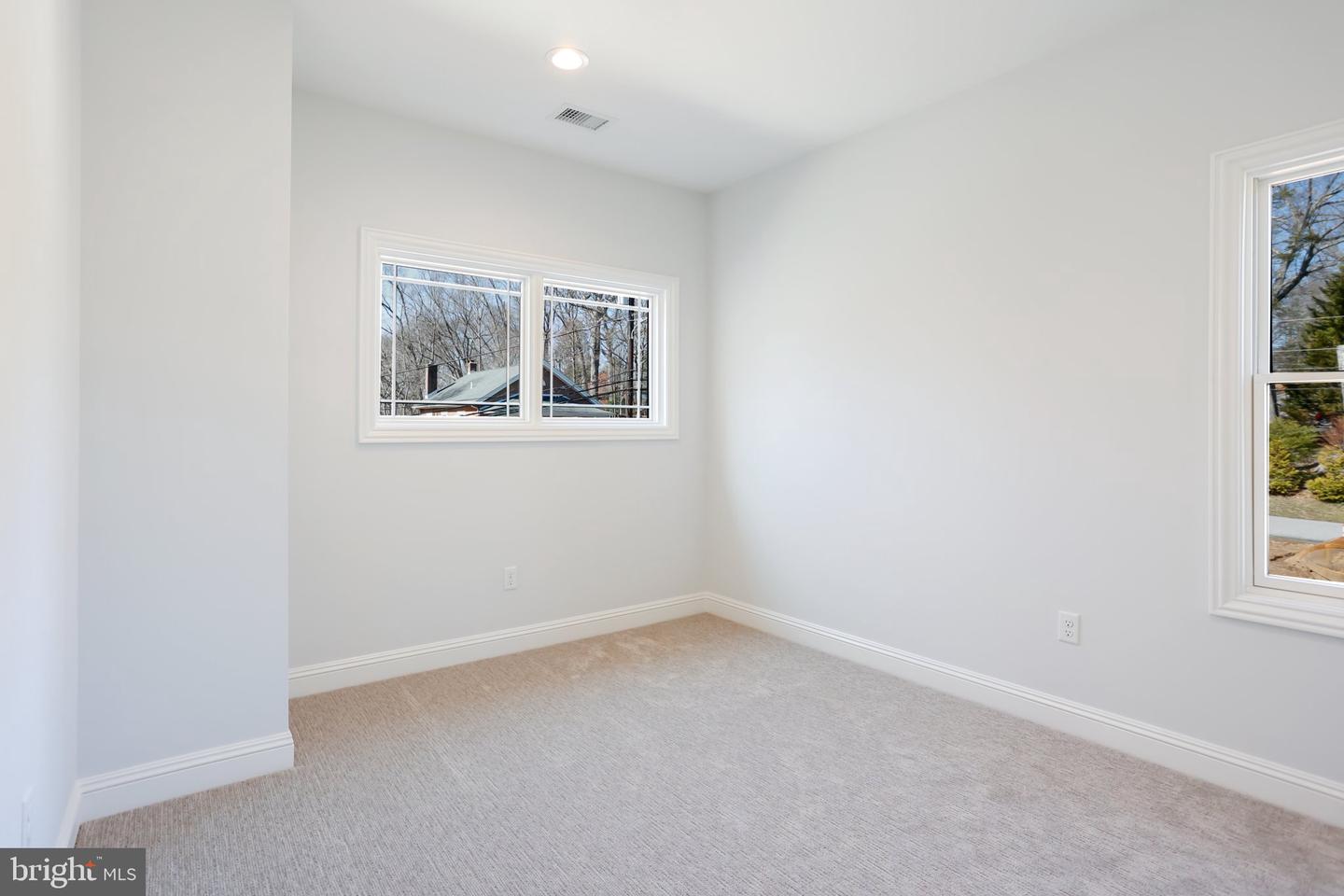 605 S Orange Street Property Photo 27