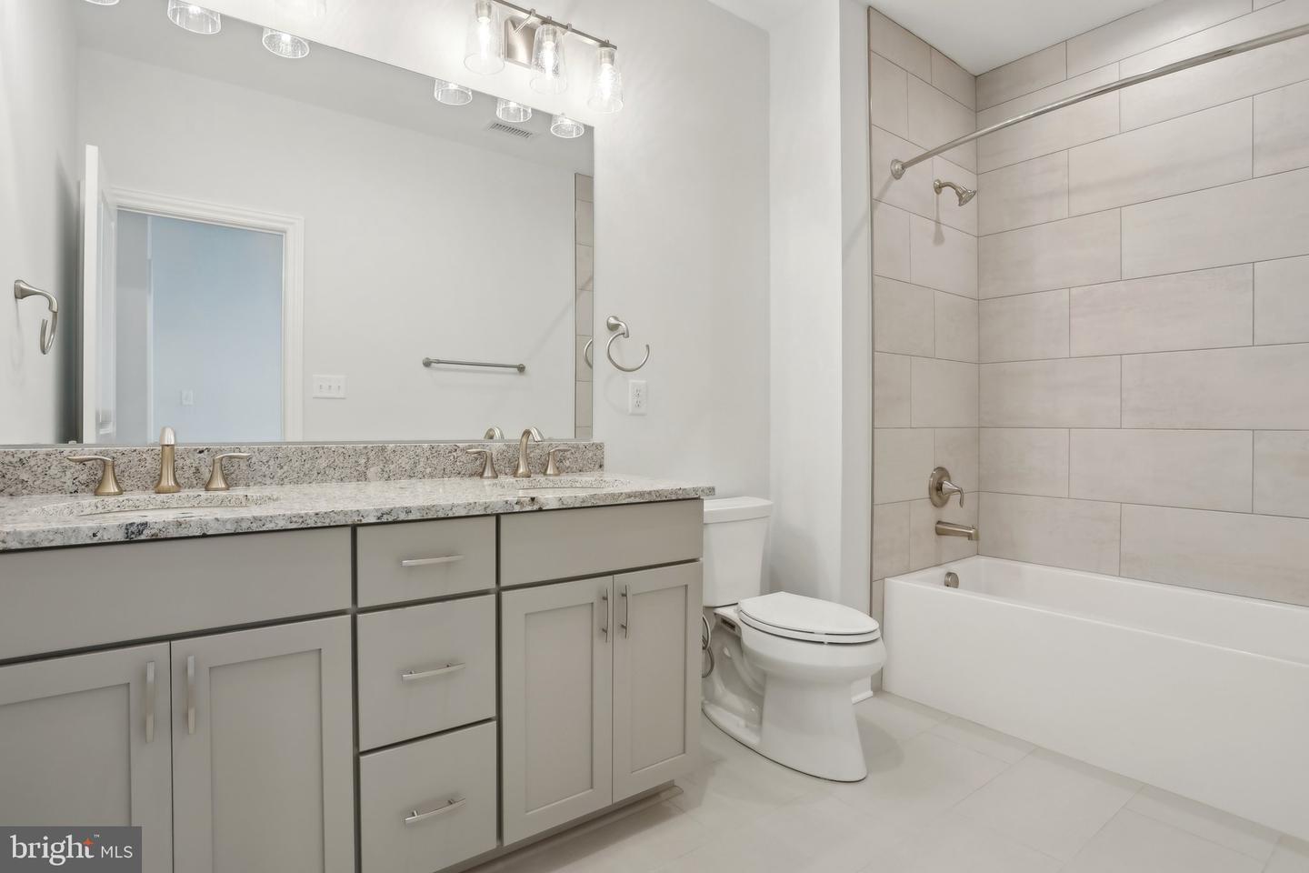 605 S Orange Street Property Photo 30