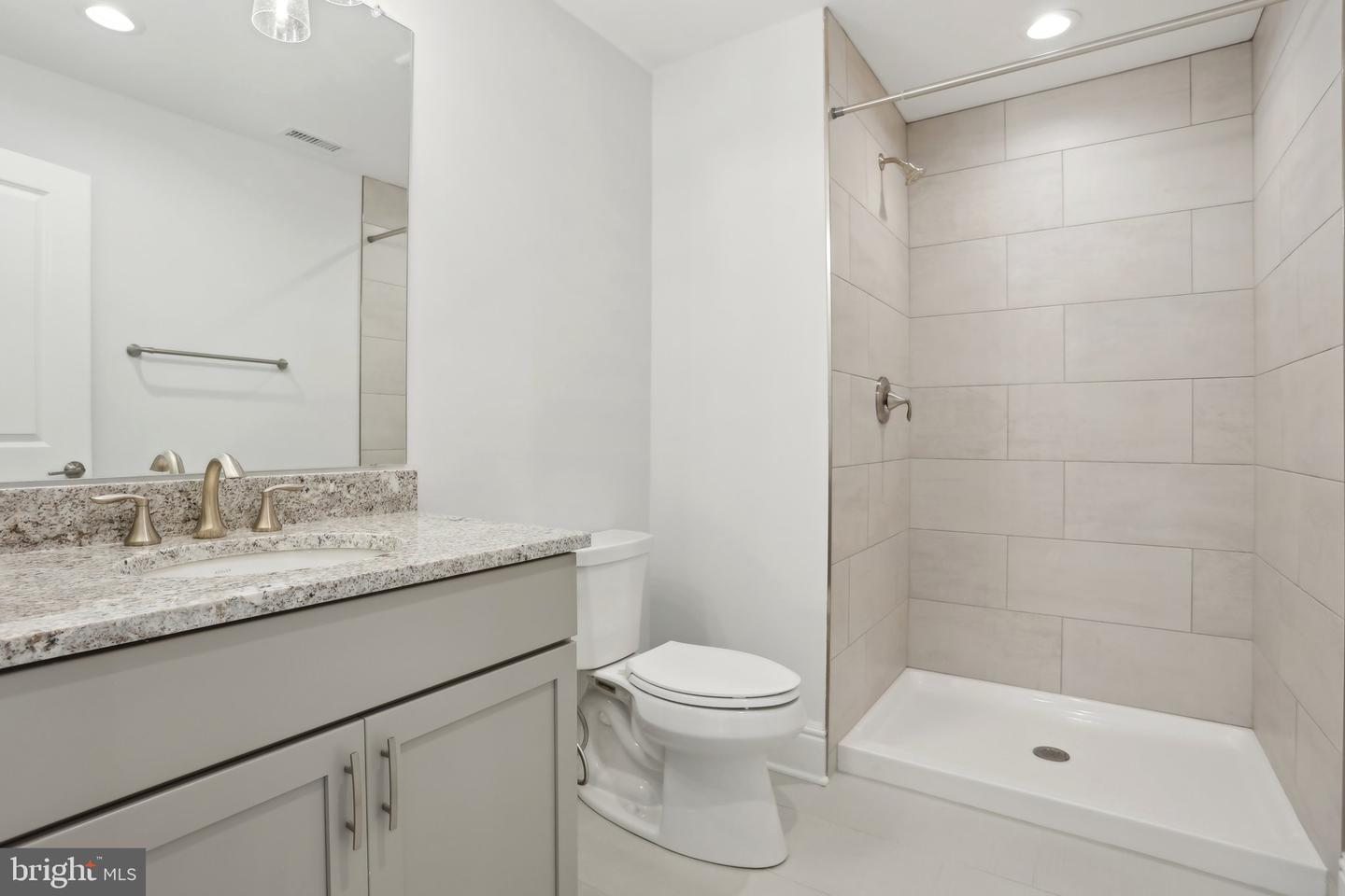 605 S Orange Street Property Photo 32