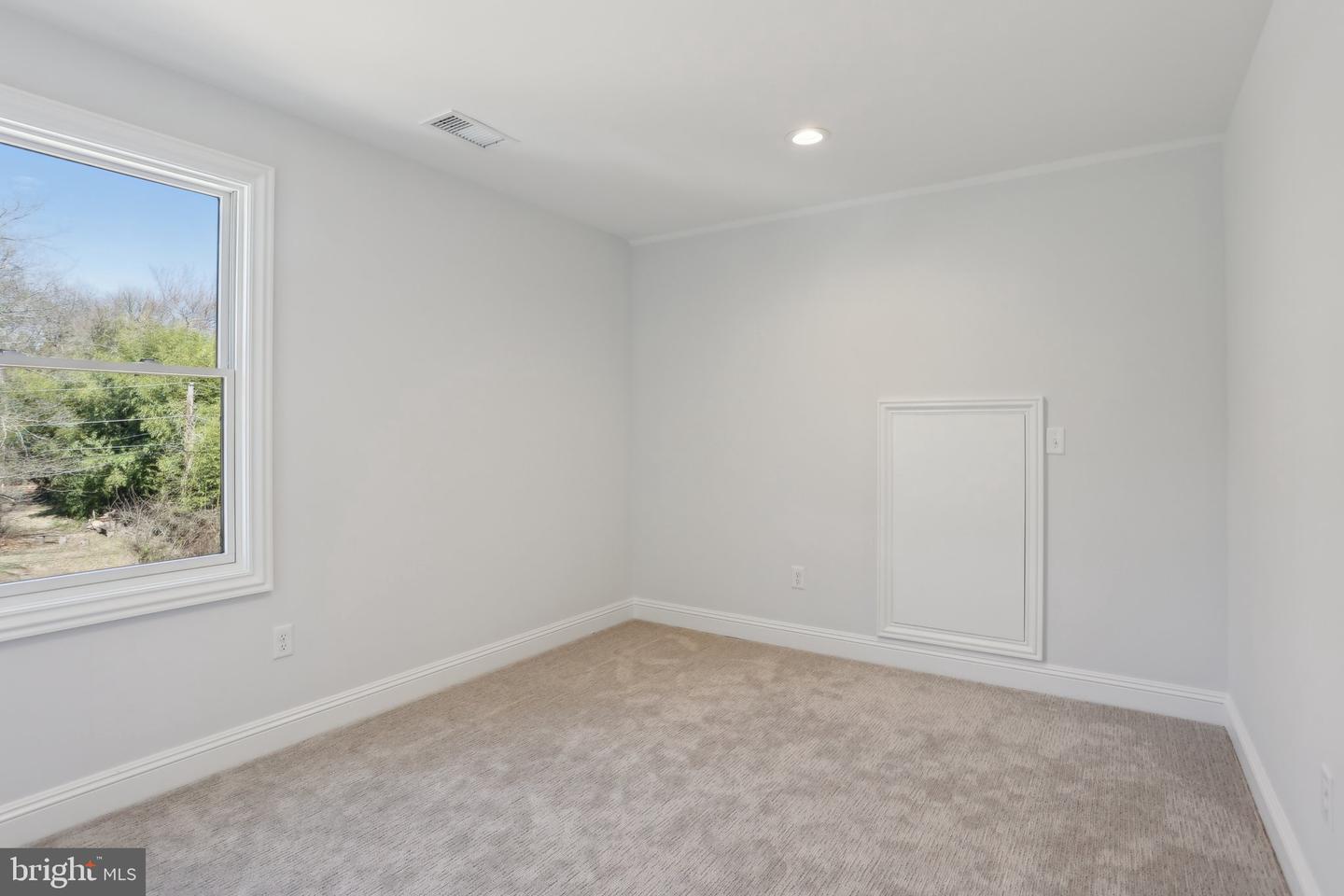 605 S Orange Street Property Photo 33