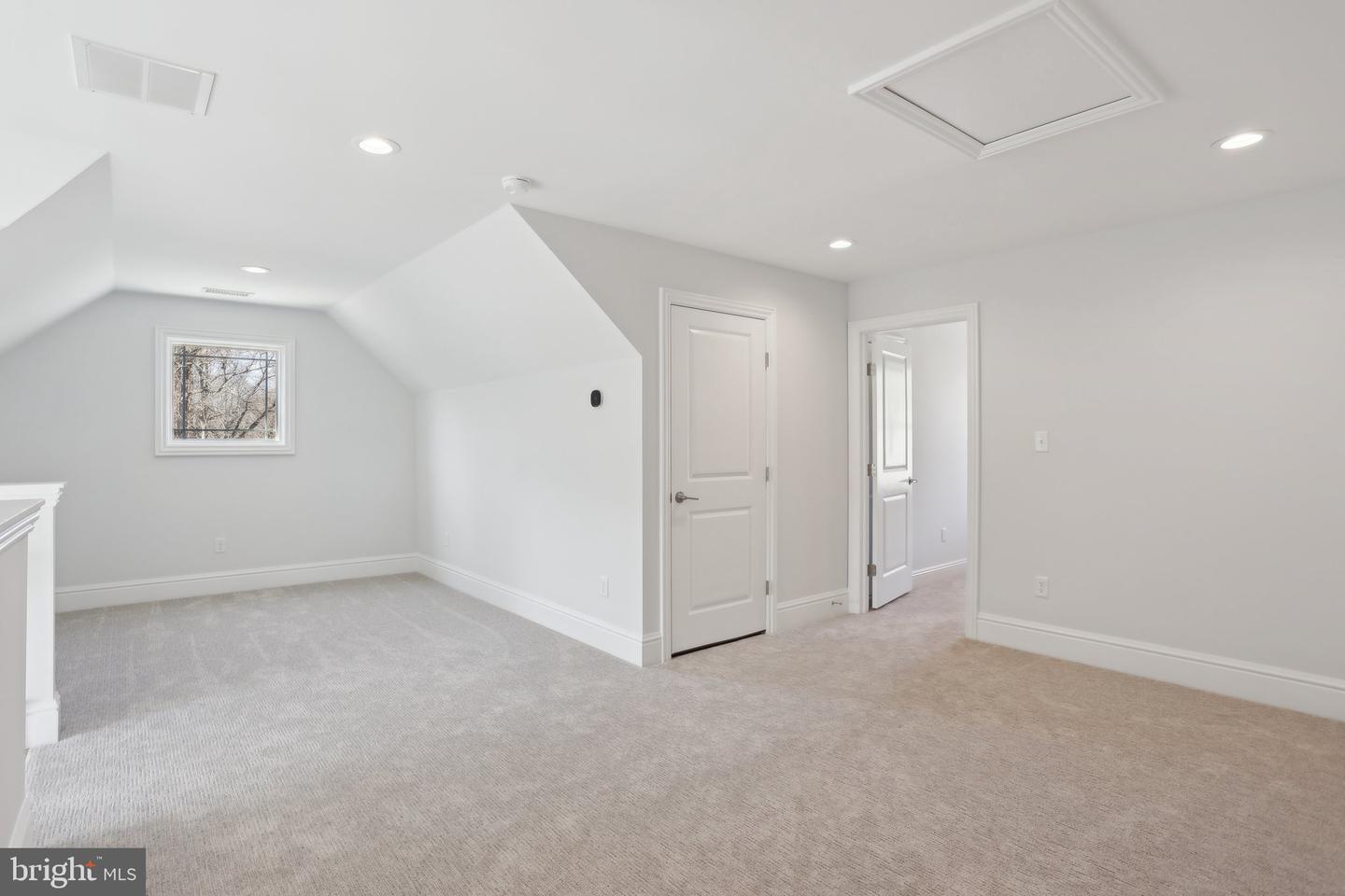 605 S Orange Street Property Photo 38