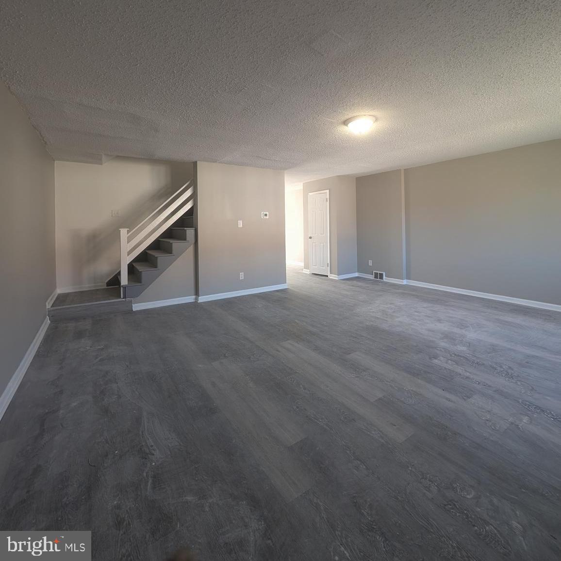 1692 Powell Rd Property Photo 3