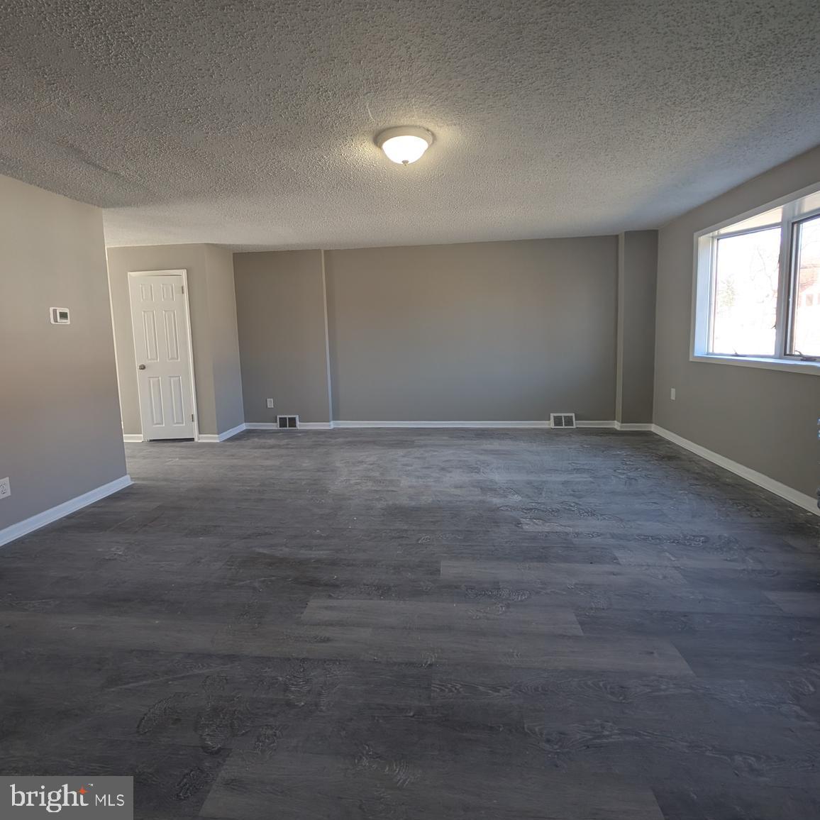 1692 Powell Rd Property Photo 4
