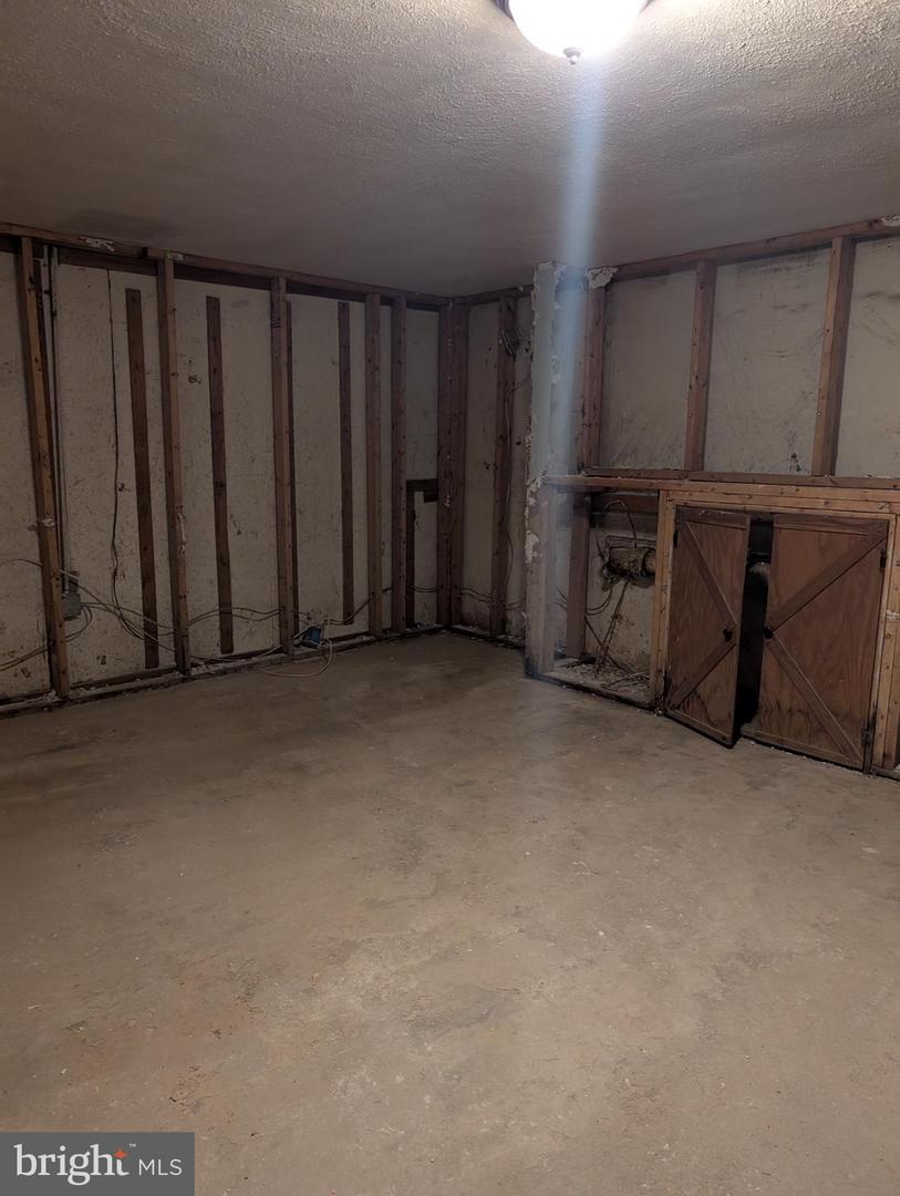 1692 Powell Rd Property Photo 15
