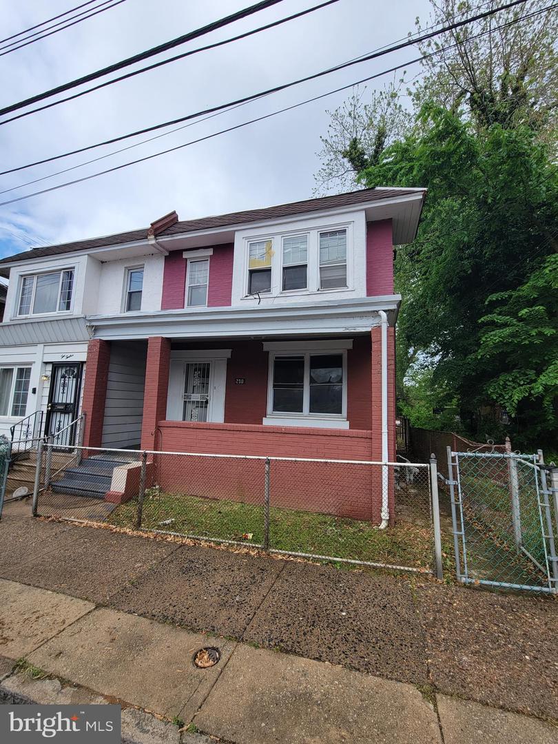 210 S 7th St Property Photo 1