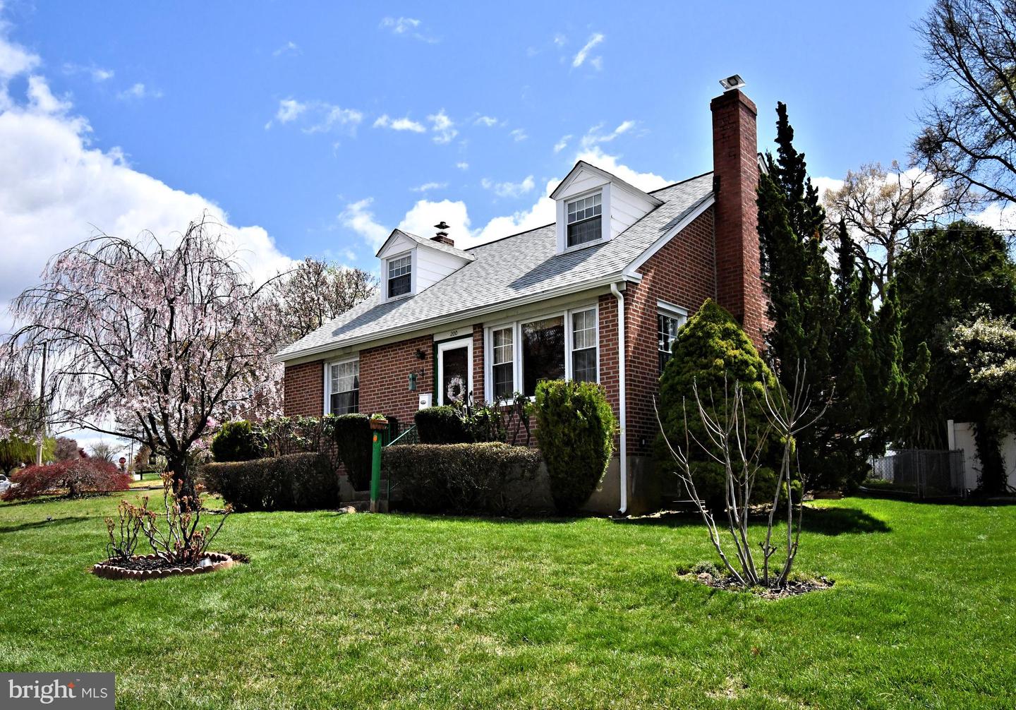 200 Larchwood Rd Property Photo 1